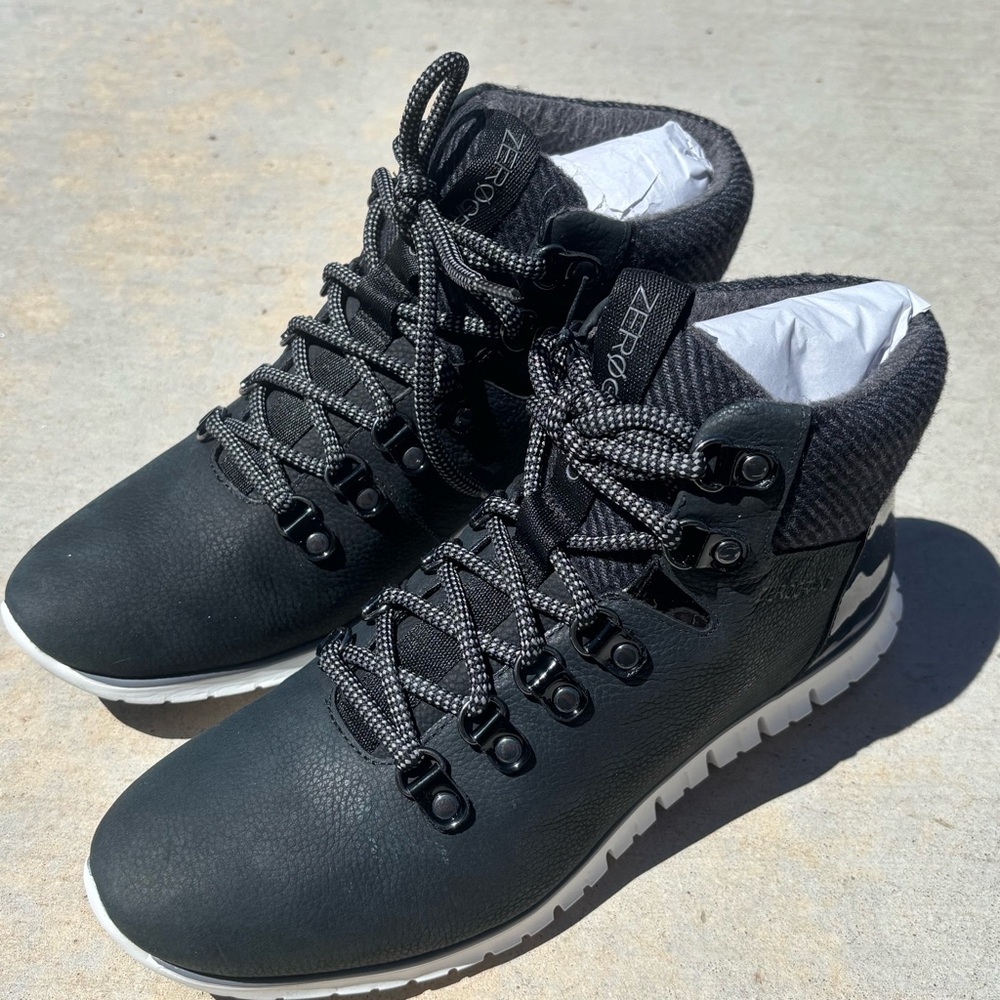 COLE HAAN ZEROGRAND HIKER WP
Size 9